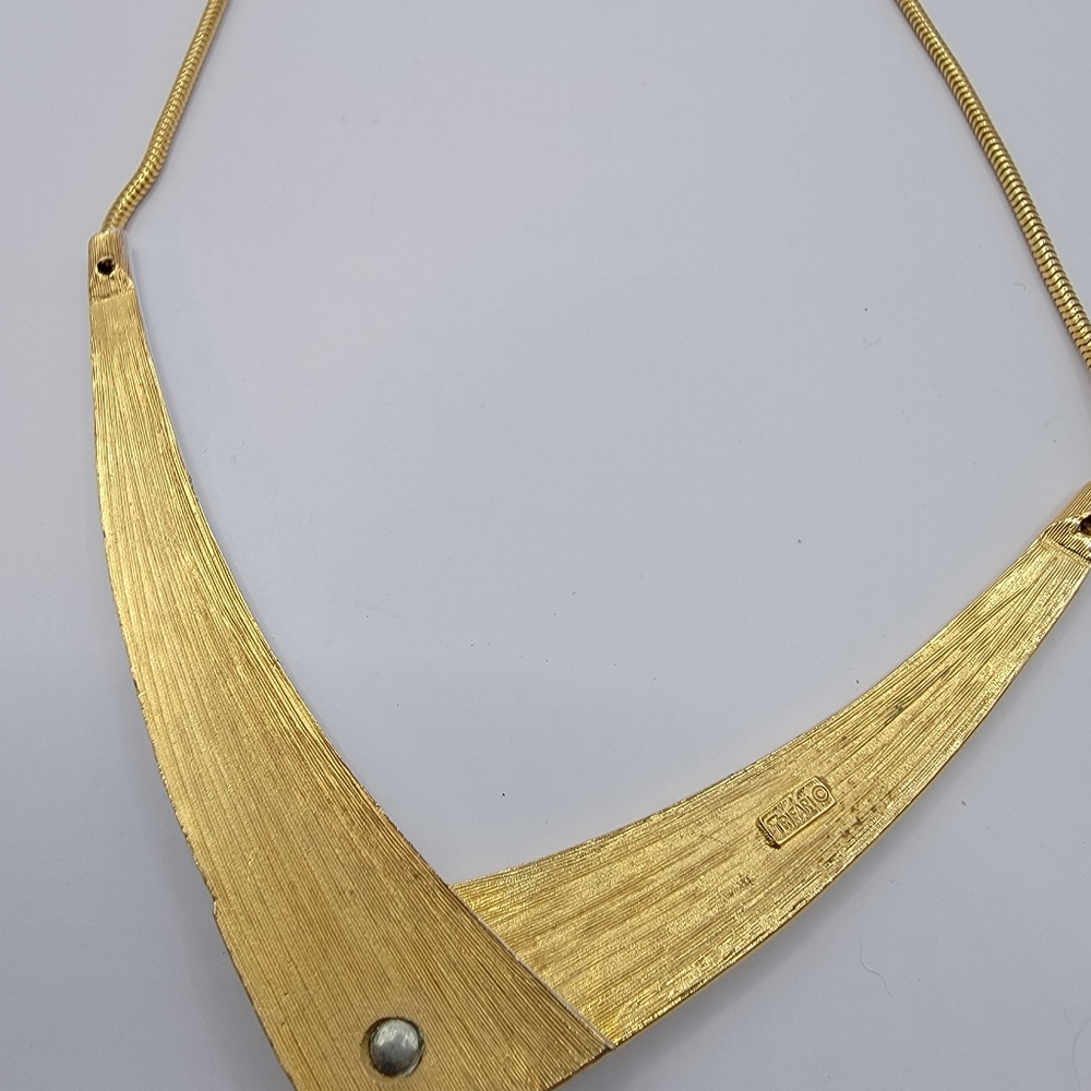 Crown Trifari Goldtone White Enamel Collar Necklace - Picture 5 of 5